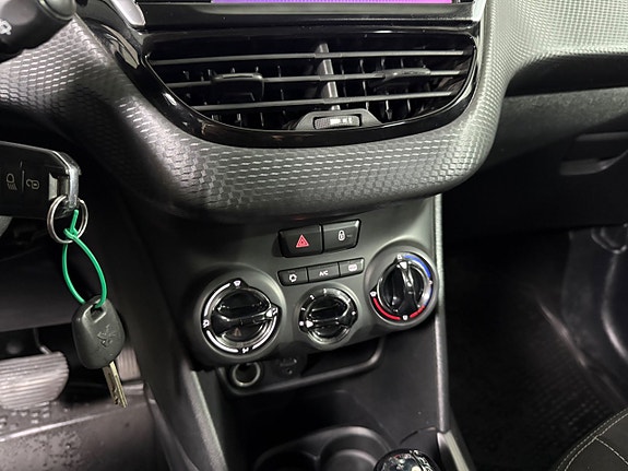 Peugeot 2008 16 of 19