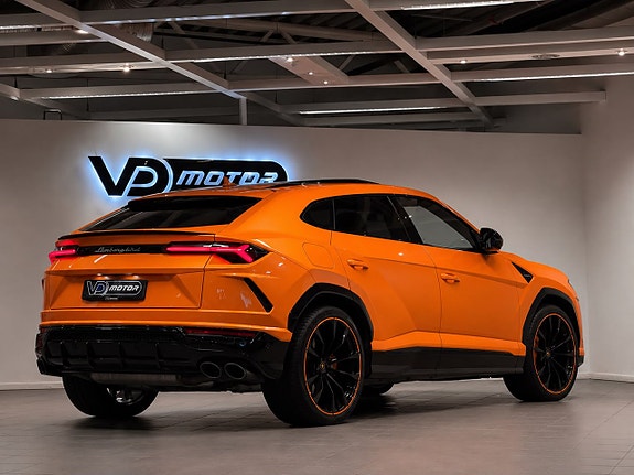 Lamborghini Urus 5 of 5