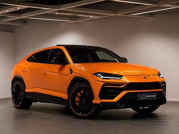 Lamborghini Urus 4 of 5