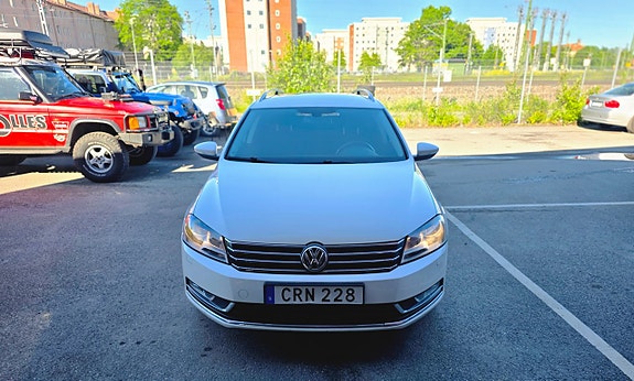 Volkswagen Passat 2 of 5