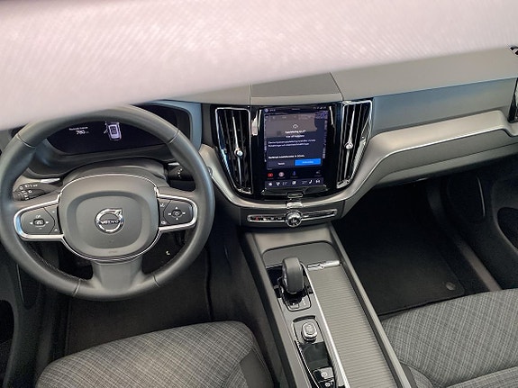 Volvo XC60 8 of 14