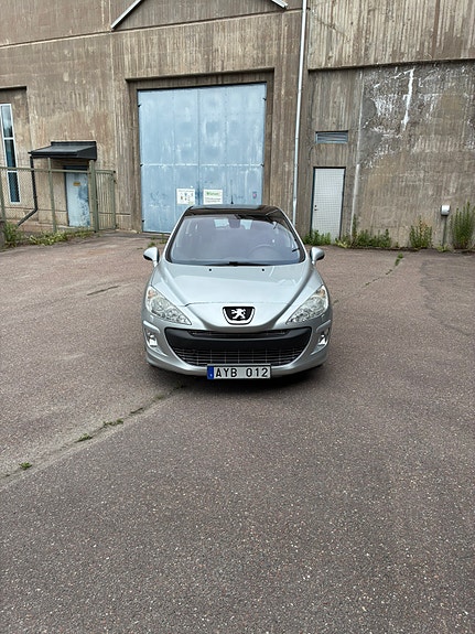Peugeot 308 2 of 5