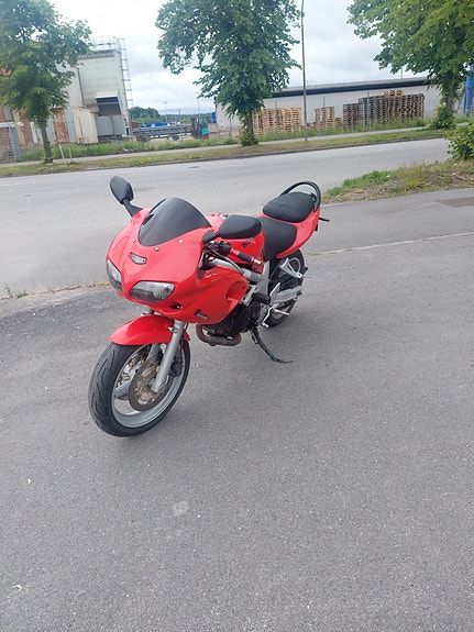 Suzuki SV650 2 of 3