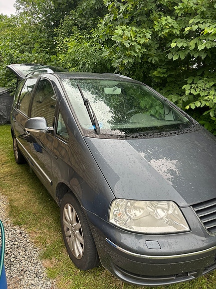 Volkswagen Sharan 3 of 5