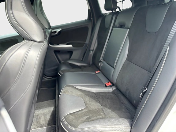 Volvo XC60 13 of 18