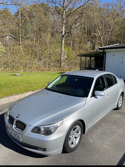 BMW 523i 3 of 5
