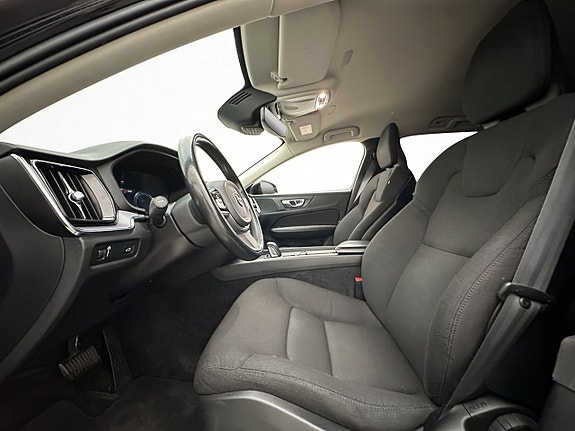 Volvo V60 11 of 30