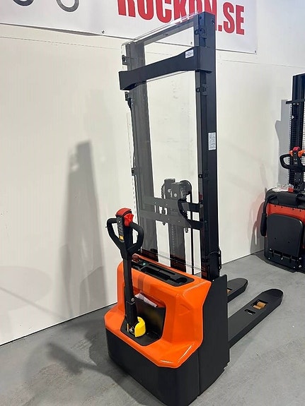 Swedmach SWB130D FFL 3,6m. Ledstaplare stödbenslyft