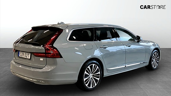 Volvo V90 2 of 5