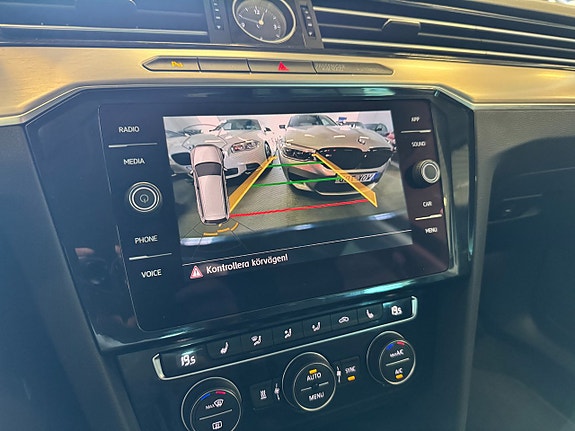 Volkswagen Passat 17 of 22