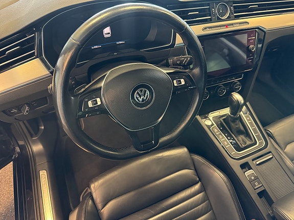 Volkswagen Passat 14 of 22