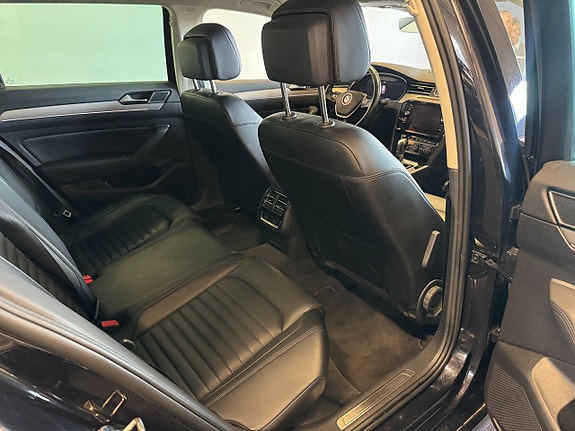Volkswagen Passat 11 of 22