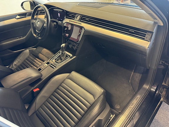 Volkswagen Passat 9 of 22