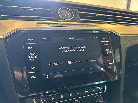 Volkswagen Passat 18 of 22