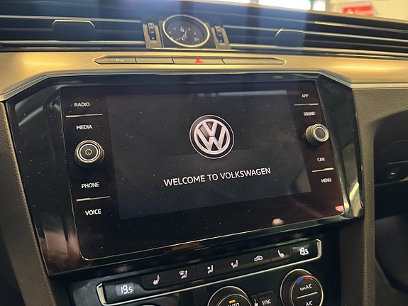Volkswagen Passat 16 of 22