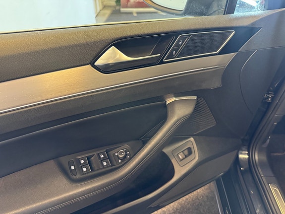 Volkswagen Passat 13 of 22