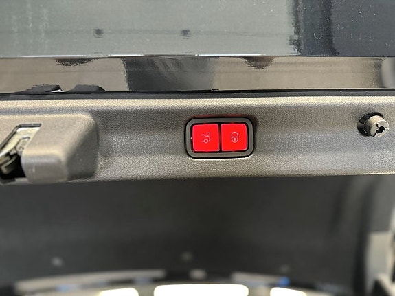Mercedes-Benz EQE500 5 of 5