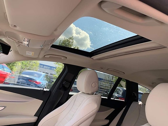 Mercedes-Benz E350 3 of 5