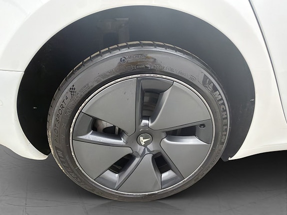 Tesla Model 3 29 of 30