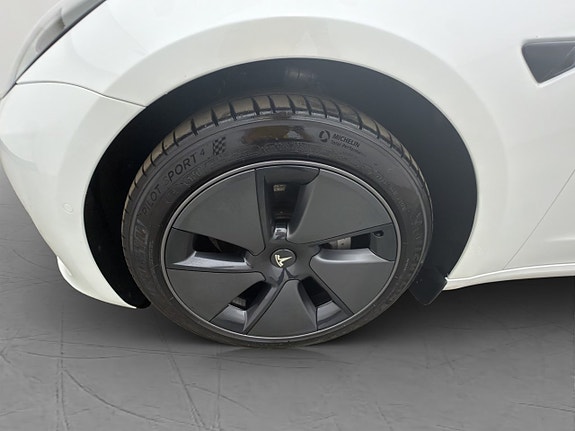Tesla Model 3 27 of 30