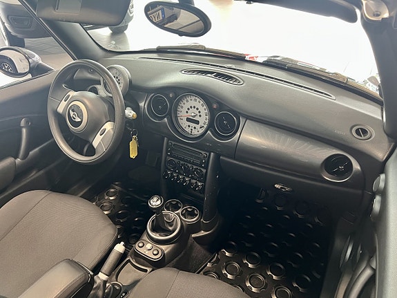MINI Cooper 4 of 5