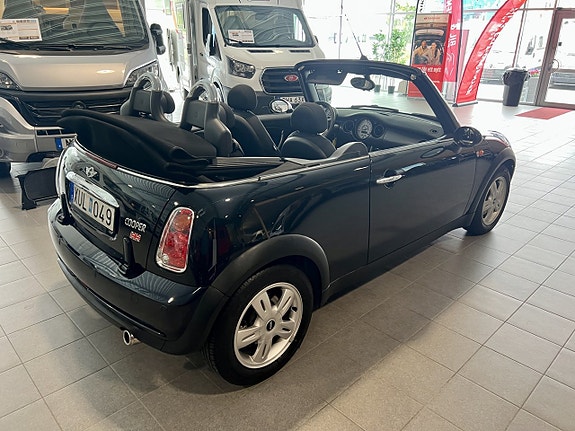 MINI Cooper 2 of 5