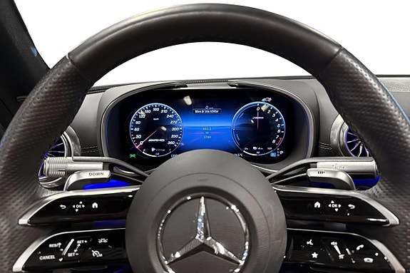 Mercedes-Benz SL63 10 of 23