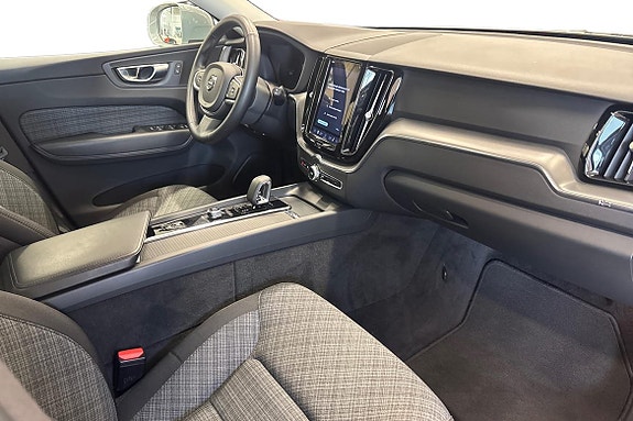 Volvo XC60 10 of 23