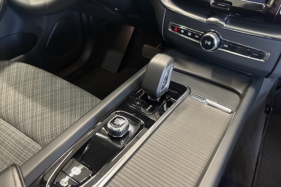Volvo XC60 15 of 23