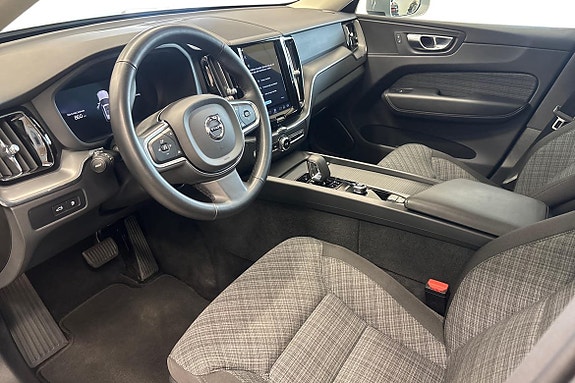 Volvo XC60 8 of 23