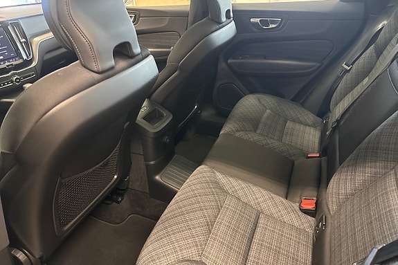 Volvo XC60 12 of 23