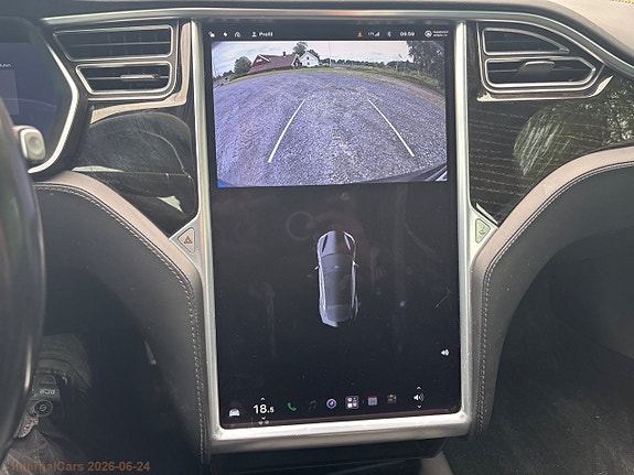 Tesla Model S 17 of 27