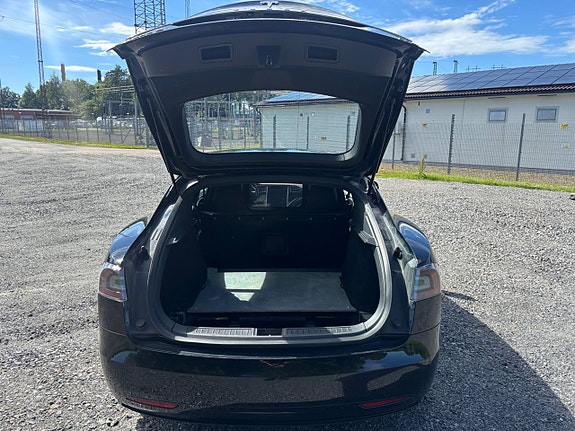 Tesla Model S 9 of 27