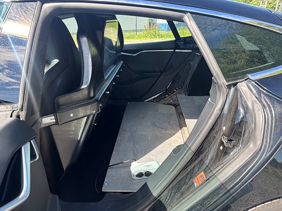 Tesla Model S 12 of 27