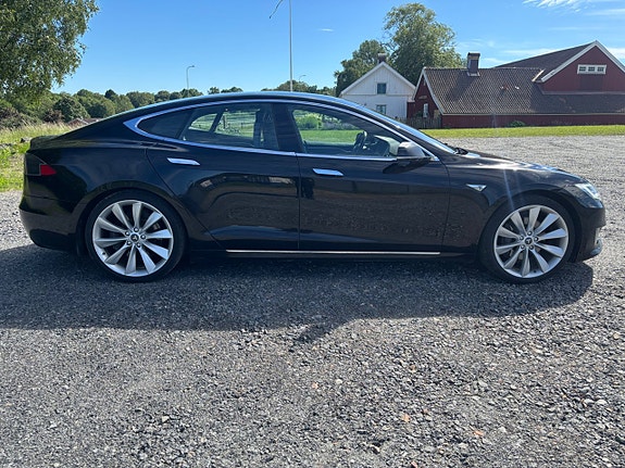 Tesla Model S 4 of 27