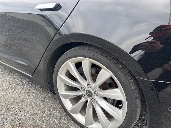 Tesla Model S 26 of 27