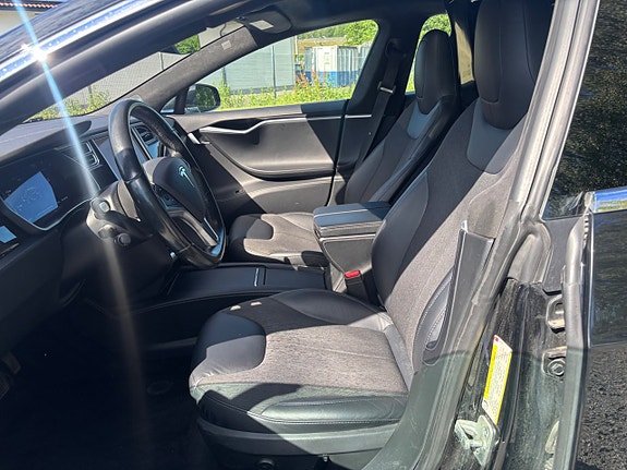 Tesla Model S 19 of 27
