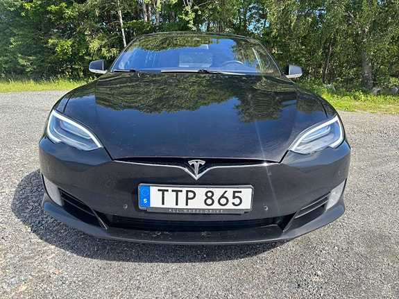 Tesla Model S 2 of 27
