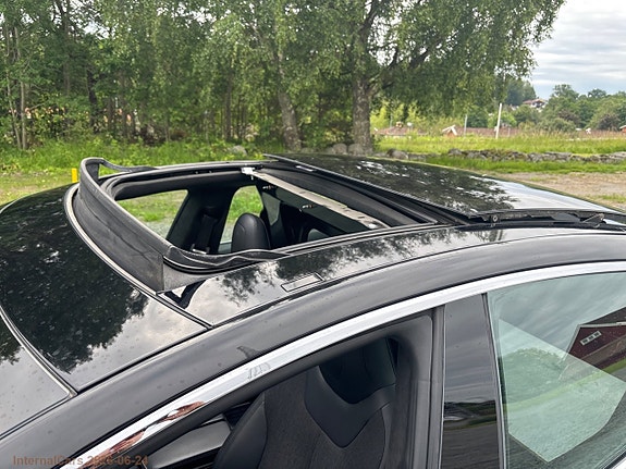 Tesla Model S 23 of 27