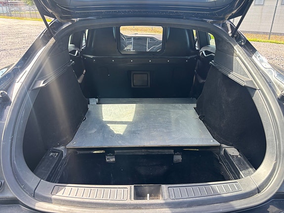 Tesla Model S 10 of 27