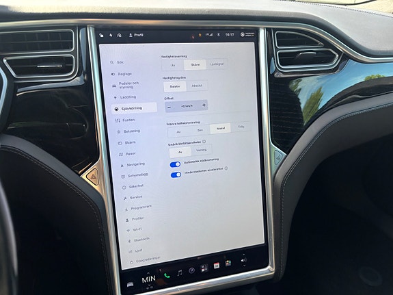 Tesla Model S 16 of 27