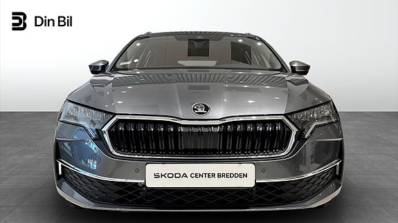 Skoda Octavia 2 of 5