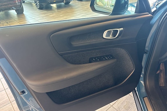 Volvo EX40 9 of 9