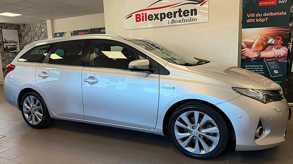 Toyota Auris 4 of 5