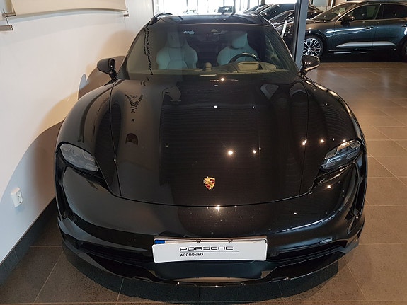 Porsche Taycan Cross Turismo 3 of 5