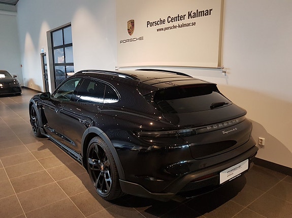 Porsche Taycan Cross Turismo 4 of 5