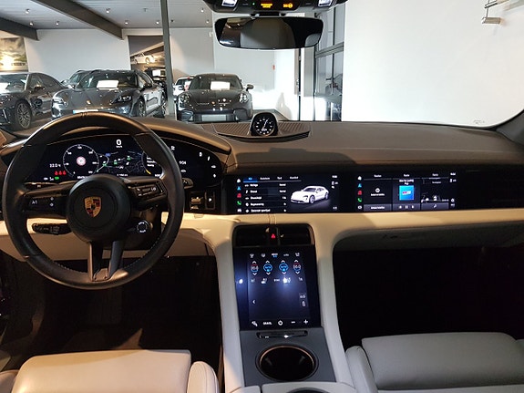 Porsche Taycan Cross Turismo 12 of 12