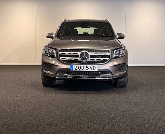 Mercedes-Benz GLB200 d 2 of 19