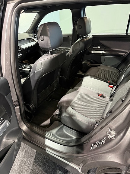 Mercedes-Benz GLB200 d 16 of 19