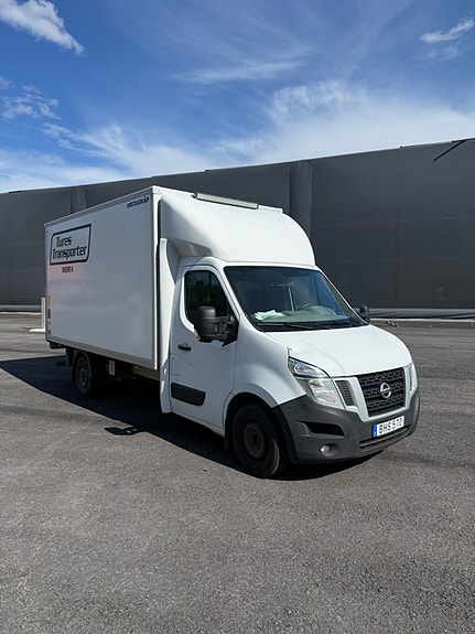 Nissan NV400 3 of 5